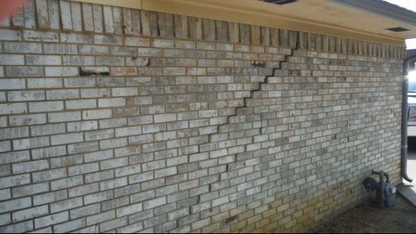 Cracked wall before a Ram Jack repair Cracked wall before a Ram Jack repair
